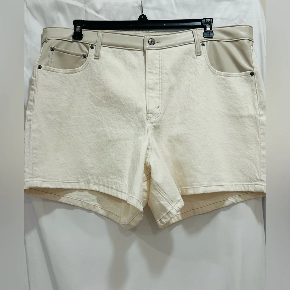 Abercrombie&Fitch Womens 35/20 HighRise Dad Short Faux Leather Waist Curve Love